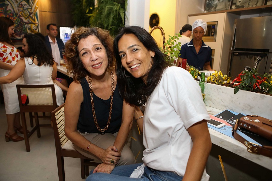  Cecilia Cavargere e Gabriela Viveiros             